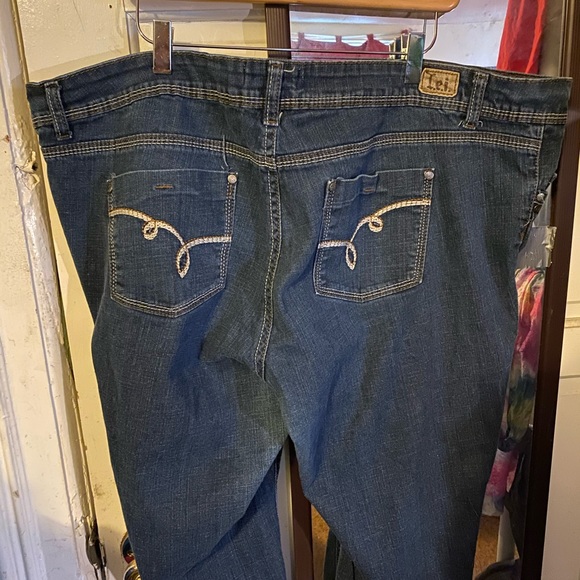 LEI plus sized jeans. - Picture 3 of 6